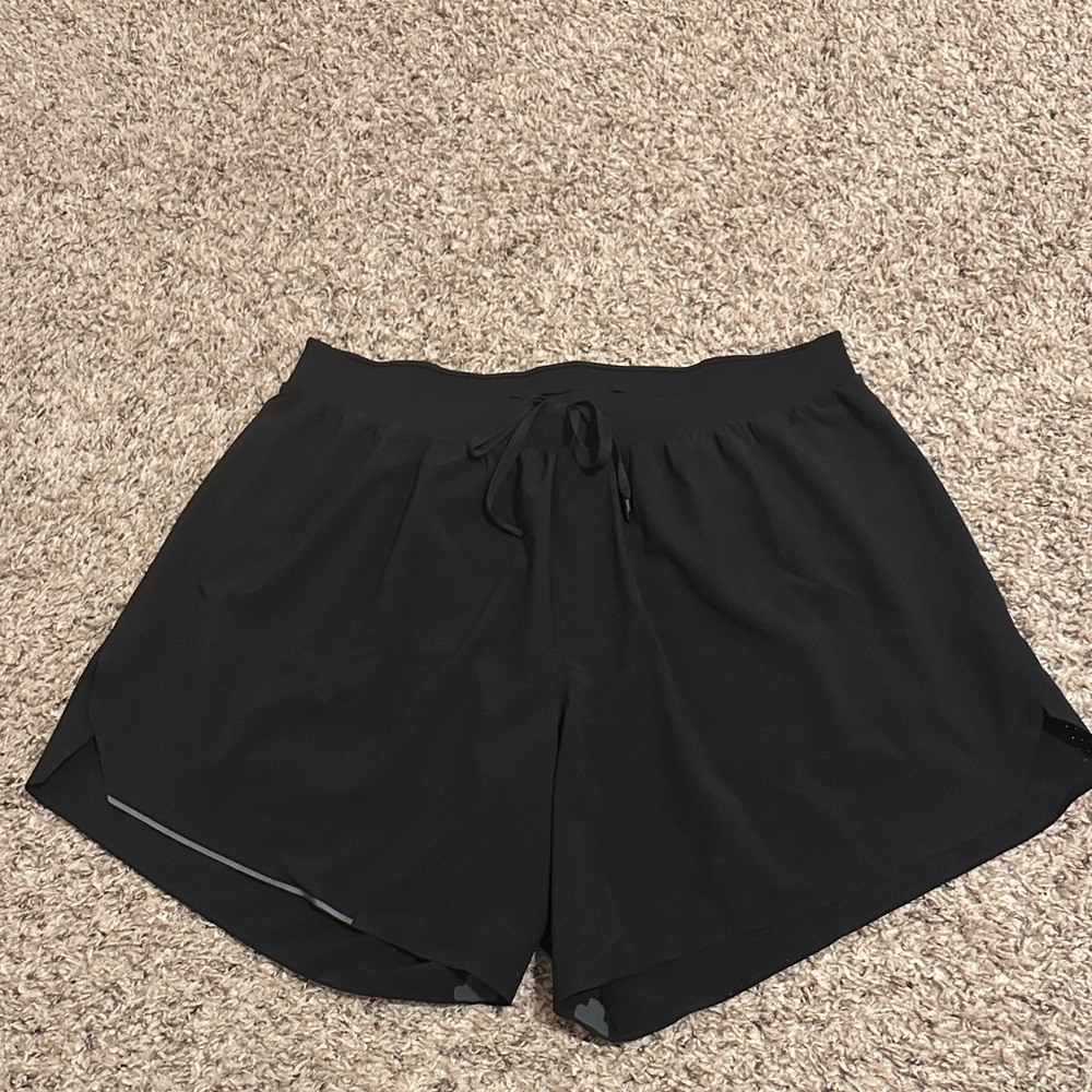 Lululemon Men's Black Athletic Shorts 6”